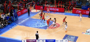 六边形战士!广东小外援奎恩19中11得到29分6篮板7助攻5抢断 六边形战士!广东小外援奎恩19中11得到29分6篮板7助攻5抢断