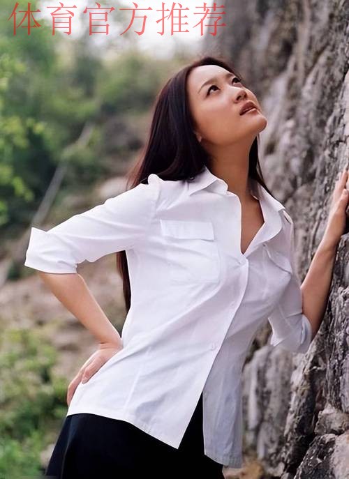 佩兰辅导小学生训练 形象大使谭晶同互动