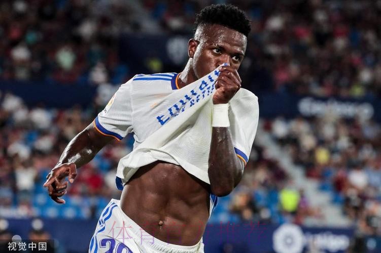 西甲-维尼修斯本泽马互传射 皇马2-1瓦伦西亚